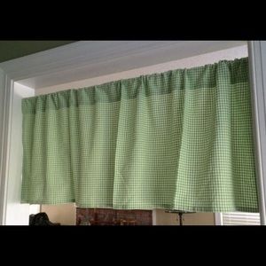 Pottery Barn Kids White & Green Gingham Valance